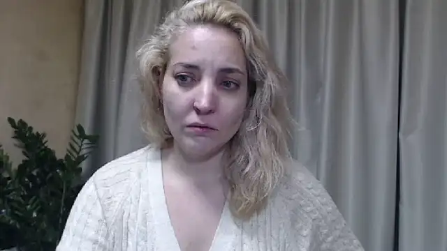 Snapshot of sweetpussy chatting on November 8, 2:28 pm sweetpussy online show from November 8, 2:28 pm