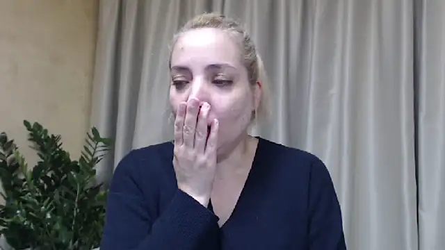 Snapshot of sweetpussy chatting on November 9, 9:18 am sweetpussy online show from November 9, 9:18 am