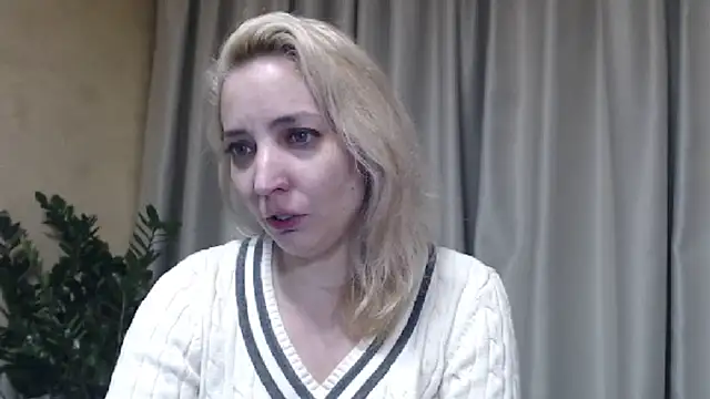 Snapshot of sweetpussy chatting on November 14, 5:33 pm sweetpussy online show from November 14, 5:33 pm