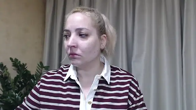 Snapshot of sweetpussy chatting on December 15, 6:56 pm sweetpussy online show from December 15, 6:56 pm