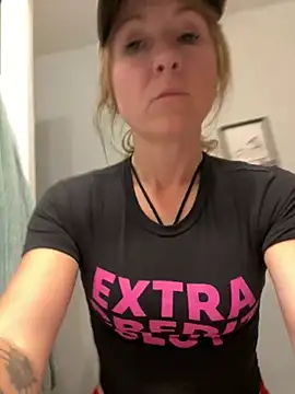 alluringpixie online show from April 12, 8:36 pm