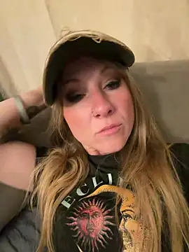 alluringpixie online show from April 24, 2:25 am