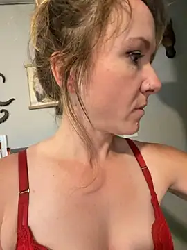 Snapshot of alluringpixie chatting on May 28, 2:03 pm alluringpixie online show from May 28, 2:03 pm