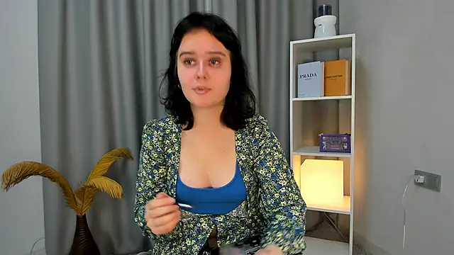 TracyLilith online show from December 14, 1:49 pm