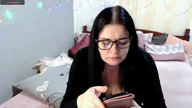 Snapshot of SashaBond chatting on December 15, 10:30 am SashaBond online show from December 15, 10:30 am