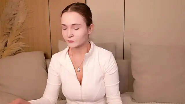 Lina Sinerz online show from June 25, 4:00 pm