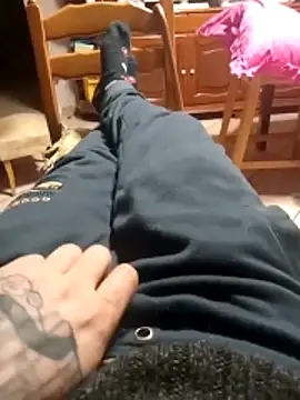 Snapshot of barbone15 chatting on March 16, 4:07 am barbone15 online show from March 16, 4:07 am