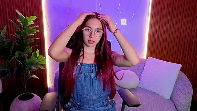 Snapshot of scarlettvg chatting on December 5, 4:32 am scarlettvg online show from December 5, 4:32 am