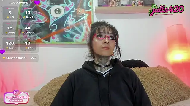 Julls420  online show from June 18, 9:14 am