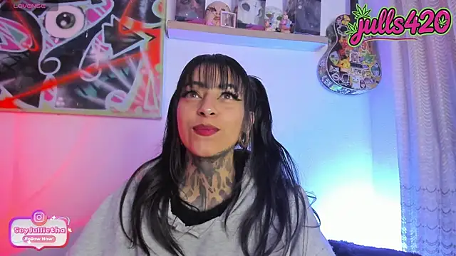 Julls420  online show from July 30, 1:48 am