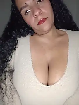 Snapshot of hot_bruntte chatting on January 6, 5:55 am hot bruntte online show from January 6, 5:55 am