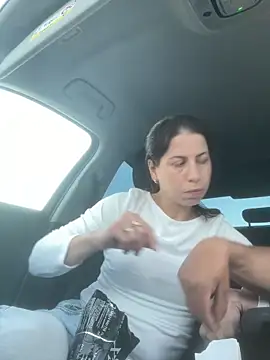 Snapshot of coupledeea chatting on April 5, 6:27 pm coupledeea online show from April 5, 6:27 pm