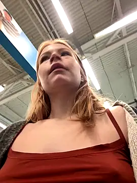 Snapshot of _Little_Ginger chatting on December 16, 4:39 am Little Ginger online show from December 16, 4:39 am