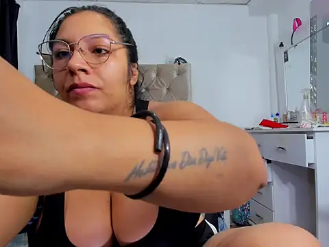 lulu parker online show from March 10, 1:32 am