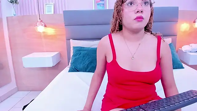 abril dolly online show from December 18, 12:22 pm