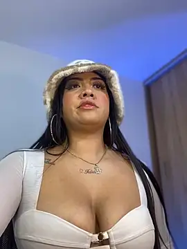 Snapshot of yeniffer_valens chatting on December 14, 7:58 am yeniffer valens online show from December 14, 7:58 am