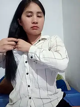 Him MountainGirl online show from April 6, 1:45 pm