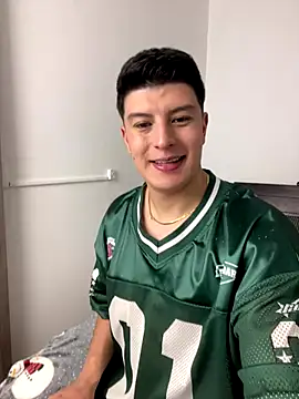 Snapshot of Goldenknight33 chatting on December 18, 2:45 pm Goldenknight33 online show from December 18, 2:45 pm