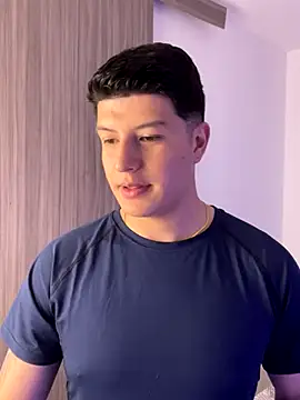 Snapshot of Goldenknight33 chatting on December 19, 1:40 pm Goldenknight33 online show from December 19, 1:40 pm