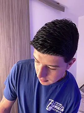 Snapshot of Goldenknight33 chatting on December 20, 2:02 pm Goldenknight33 online show from December 20, 2:02 pm