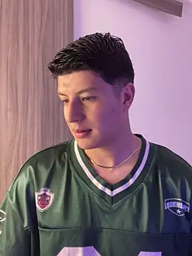 Snapshot of Goldenknight33 chatting on December 21, 4:03 pm Goldenknight33 online show from December 21, 4:03 pm