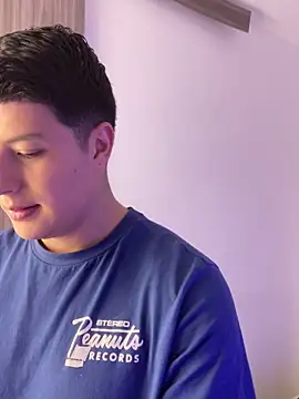 Snapshot of Goldenknight33 chatting on February 3, 2:55 pm Goldenknight33 online show from February 3, 2:55 pm