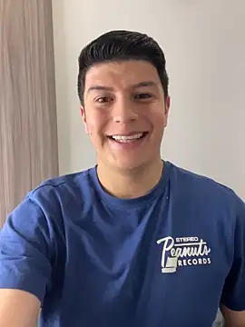 Snapshot of Goldenknight33 chatting on February 7, 12:42 pm Goldenknight33 online show from February 7, 12:42 pm