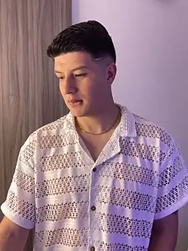 Snapshot of Goldenknight33 chatting on February 12, 2:23 pm Goldenknight33 online show from February 12, 2:23 pm