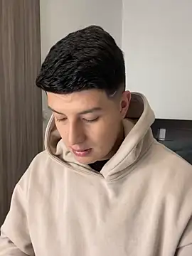 Snapshot of Goldenknight33 chatting on February 13, 1:29 pm Goldenknight33 online show from February 13, 1:29 pm