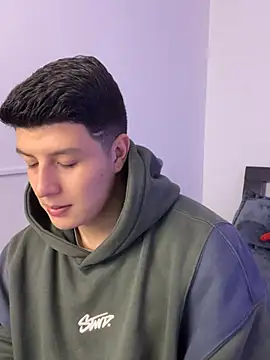 Snapshot of Goldenknight33 chatting on February 18, 3:52 pm Goldenknight33 online show from February 18, 3:52 pm