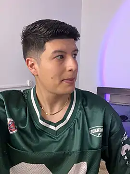 Snapshot of Goldenknight33 chatting on February 27, 2:28 pm Goldenknight33 online show from February 27, 2:28 pm