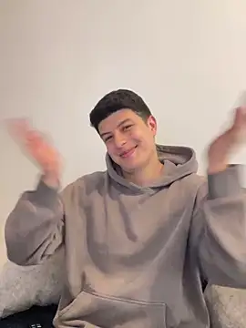 Snapshot of Goldenknight33 chatting on March 8, 8:56 pm Goldenknight33 online show from March 8, 8:56 pm