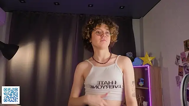 Snapshot of YaniraHalliburton chatting on December 14, 6:12 pm YaniraHalliburton online show from December 14, 6:12 pm