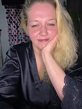 JenniferCarmen online show from February 16, 9:11 pm