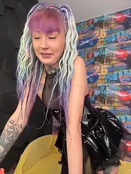 Snapshot of Tattoo__Moon chatting on May 5, 6:10 am Tattoo Moon online show from May 5, 6:10 am