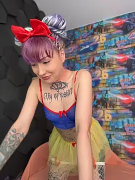 Snapshot of Tattoo__Moon chatting on May 13, 12:19 am Tattoo Moon online show from May 13, 12:19 am