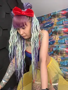 Snapshot of Tattoo__Moon chatting on May 14, 12:17 am Tattoo Moon online show from May 14, 12:17 am