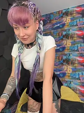 Snapshot of Tattoo__Moon chatting on May 18, 4:07 am Tattoo Moon online show from May 18, 4:07 am