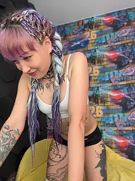 Snapshot of Tattoo__Moon chatting on May 19, 1:11 am Tattoo Moon online show from May 19, 1:11 am