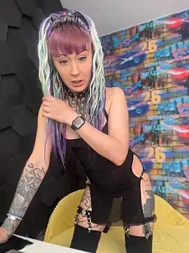 Snapshot of Tattoo__Moon chatting on May 22, 12:18 am Tattoo Moon online show from May 22, 12:18 am
