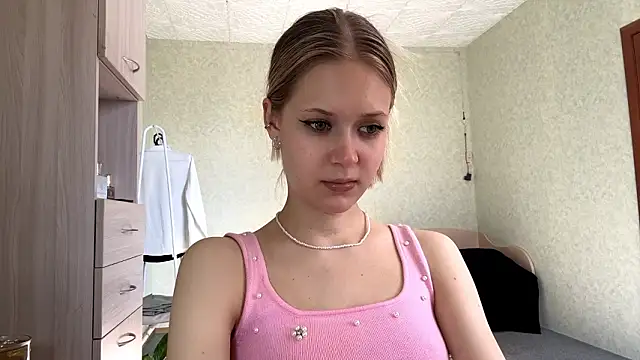 ZaidaSchwarten online show from March 10, 11:59 am