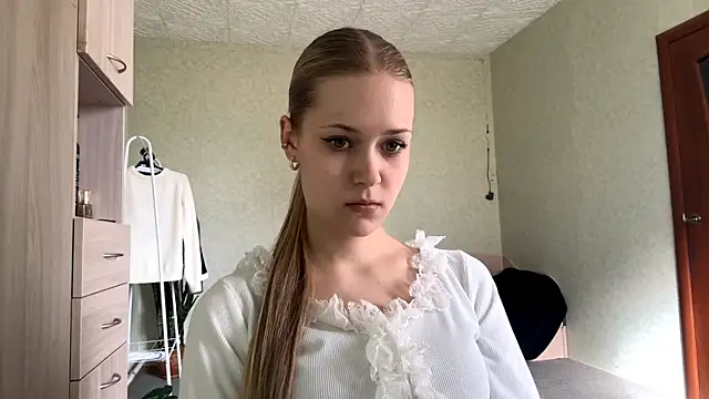 ZaidaSchwarten online show from April 25, 2:03 pm