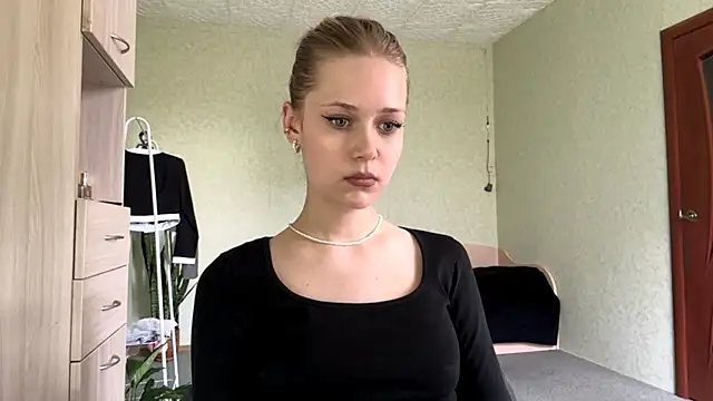Snapshot of ZaidaSchwarten chatting on May 18, 1:06 pm ZaidaSchwarten online show from May 18, 1:06 pm