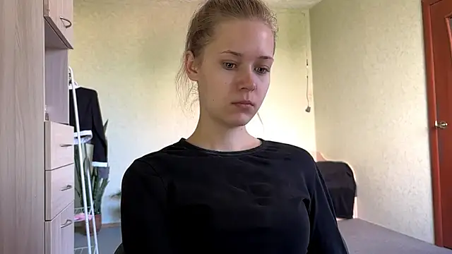 Snapshot of ZaidaSchwarten chatting on June 3, 5:10 am ZaidaSchwarten online show from June 3, 5:10 am