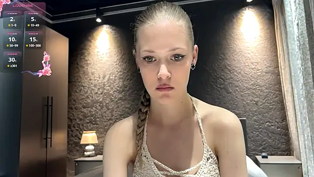 ZaidaSchwarten online show from August 8, 5:31 am