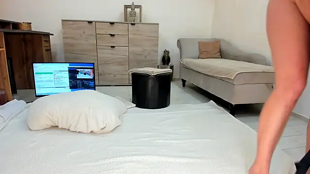 classy medea online show from April 21, 12:34 am