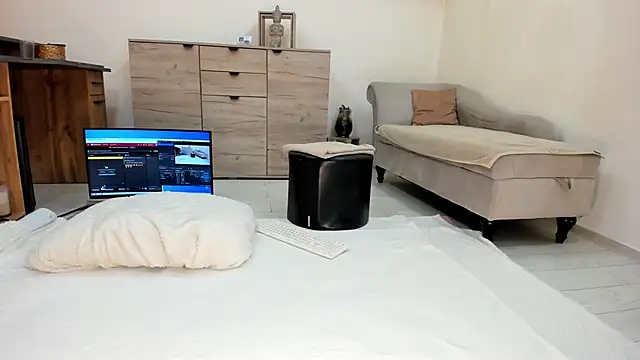 classy medea online show from April 23, 12:23 am