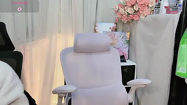 Yvonne-07 online show from January 7, 8:55 pm