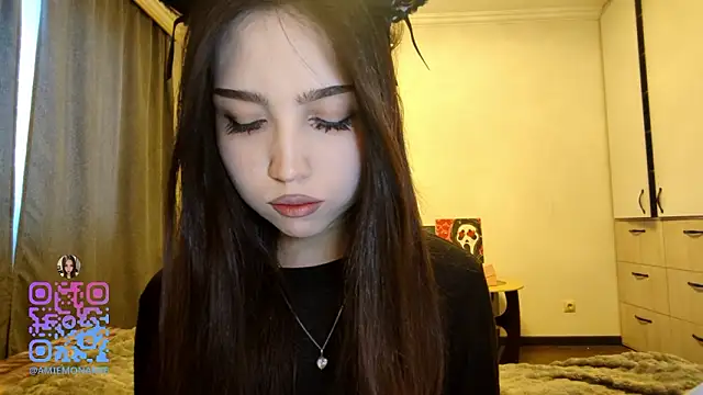 Qwami Amie online show from February 10, 9:02 am