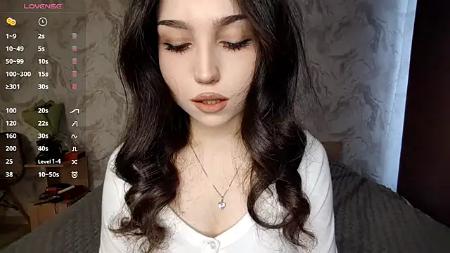 Qwami Amie online show from April 19, 6:46 am